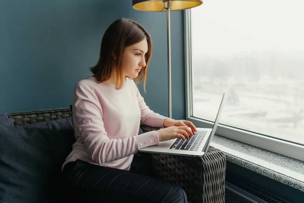 Quais os Itens para Home Office: Como Montar um Espaço? 2 notebook internet