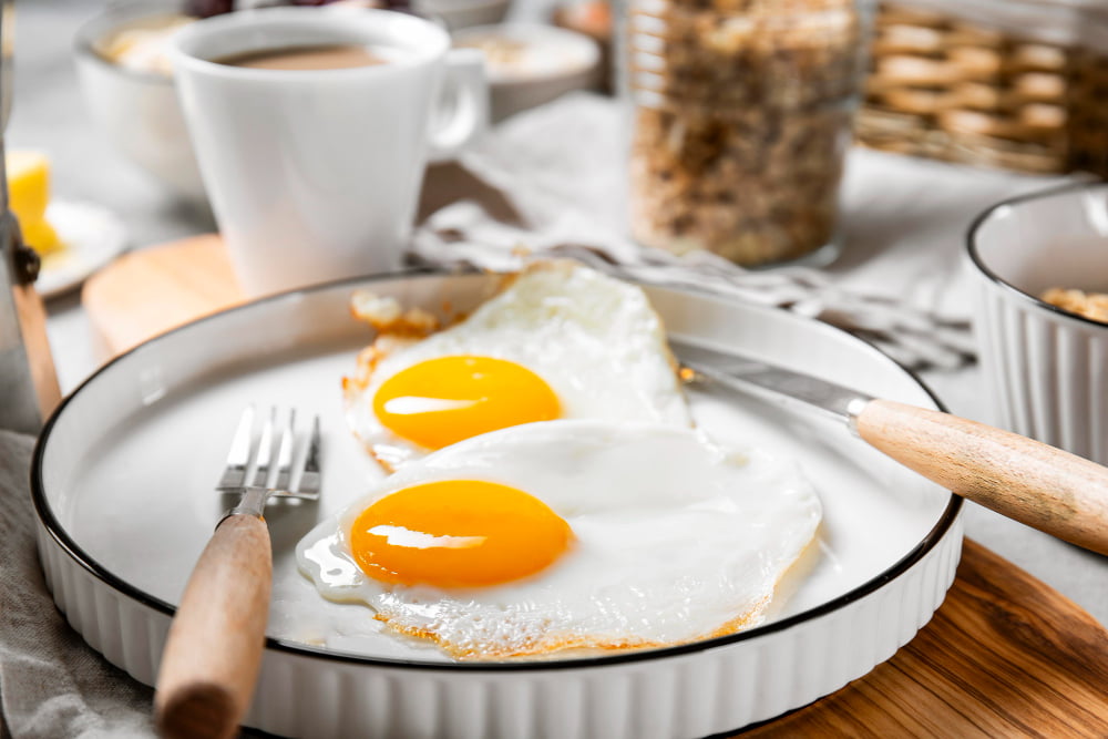Como fazer um café da manhã simples economizando tempo? 3 cafe da manha ovos