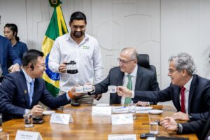 Luckin Coffee assina Memorando de Entendimento (MOU) para aquisição de grãos de café no valor de um bilhão de dólares com o Brasil durante a Cimeira do G20, fortalecendo a cooperação sino-brasileira na indústria cafeeira. 9 lukin coffe 2